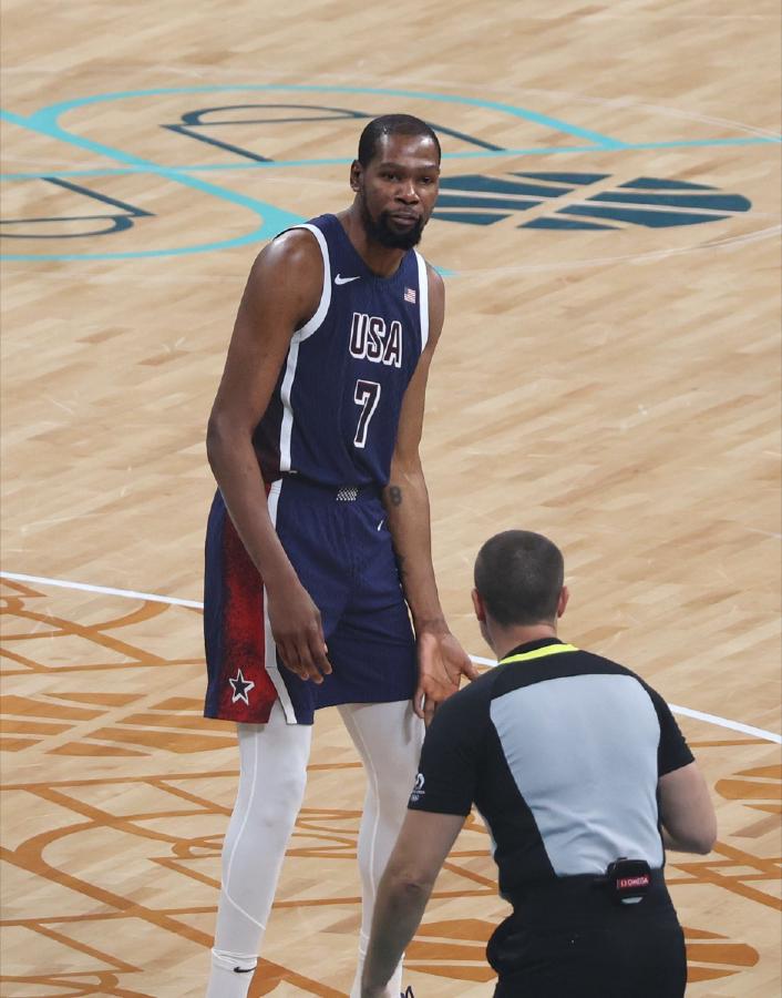 杜兰特VS伦纳德：攻防一体精英球员全面对比分析